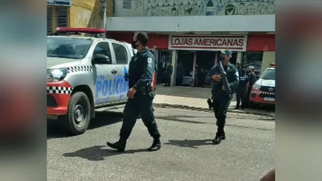 Imagem ilustrativa da notícia Assaltantes invadem loja e fazem reféns no Guamá; assista!
