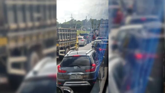 Imagem ilustrativa da notícia Vídeo: carreta tomba e deixa trânsito parado na BR-316