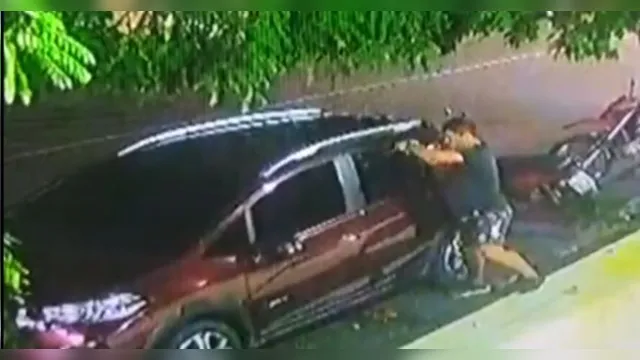 Imagem ilustrativa da notícia Vídeo:
arrombador de carro é flagrado no Umarizal