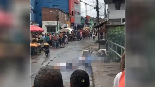 Imagem ilustrativa da notícia Vídeo: fio elétrico se rompe de poste e mata três pessoas