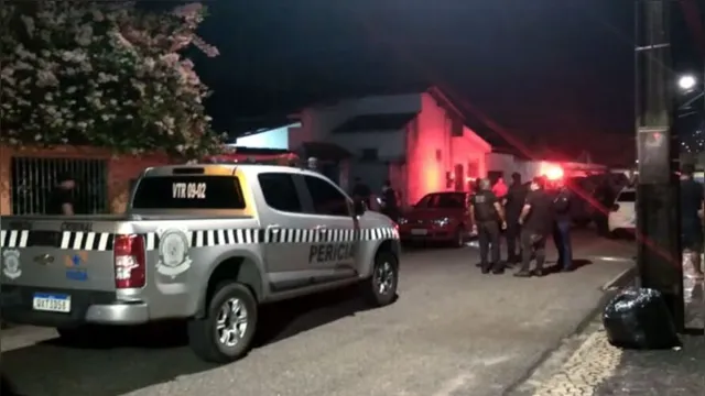 Imagem ilustrativa da notícia 15 tiros: homem fuzilado na frente da própria casa em Belém