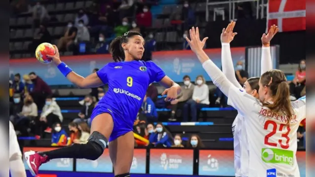 Imagem ilustrativa da notícia Brasil luta contra Dinamarca, mas cai no Mundial feminino