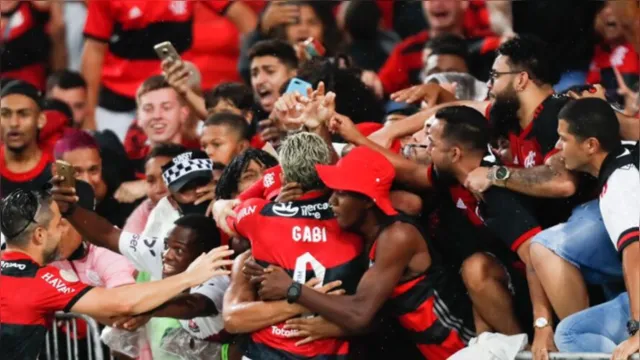 Imagem ilustrativa da notícia Flamengo vence o Ceará e adia título do Atlético-MG