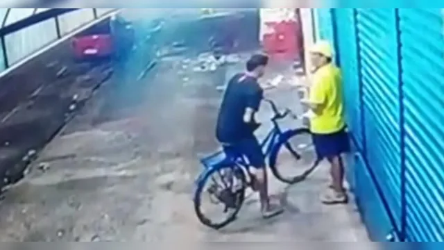 Imagem ilustrativa da notícia Vídeo:
flanelinha tem celular roubado na Pedreira