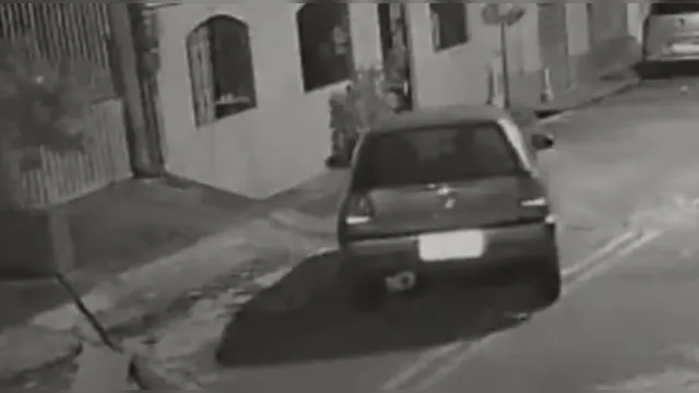 Imagem ilustrativa da notícia Vídeo:
assaltantes furtam e devolvem carro na Sacramenta