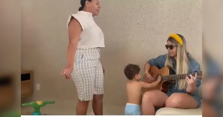Imagem ilustrativa da notícia Mãe de Marília Mendonça passa mal ao saber da morte da filha