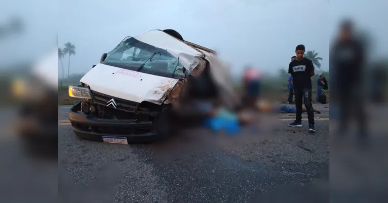 Imagem ilustrativa da notícia Colisão entre van e caminhão deixa sete mortos no Pará