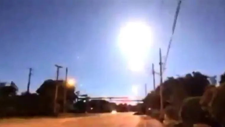 Imagem ilustrativa da notícia Vídeo: meteoro explode durante reportagem ao vivo nos EUA