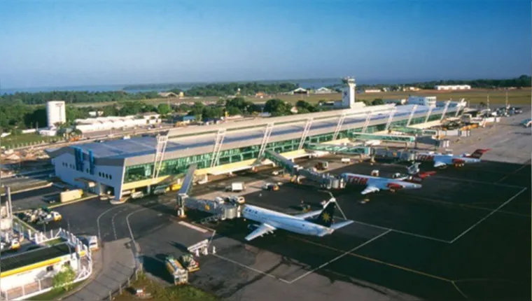Imagem ilustrativa da notícia Avião que viria para Belém fica preso em Macapá