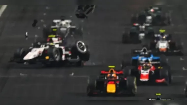 Imagem ilustrativa da notícia Vídeo: Fittipaldi e Pourchaire se acidentam na corrida da F2