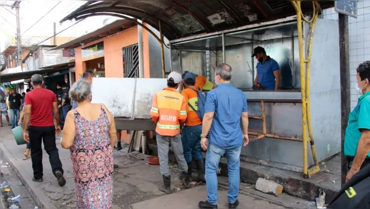 Imagem ilustrativa da notícia “Bar" irregular é retirado de parada de ônibus em Ananindeua