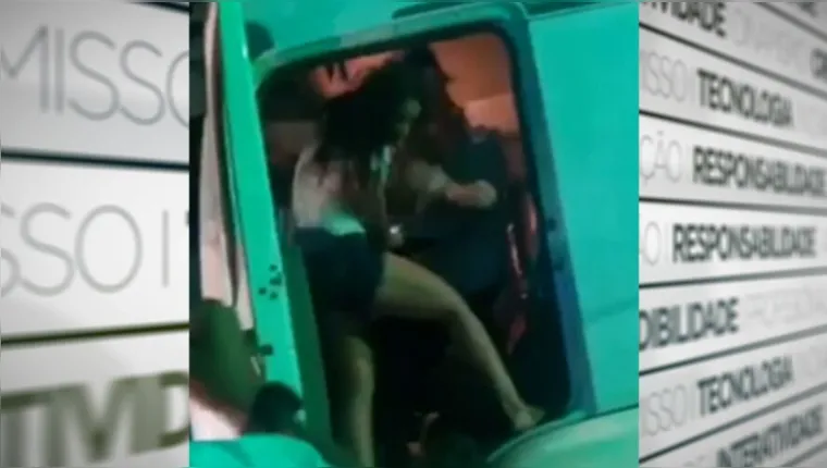 Imagem ilustrativa da notícia Vídeo: mulher é agredida pelo marido e briga com a amante