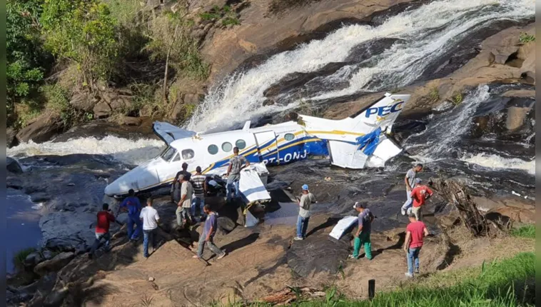 Imagem ilustrativa da notícia Avião de Marília Mendonça bateu em fio de alta tensão