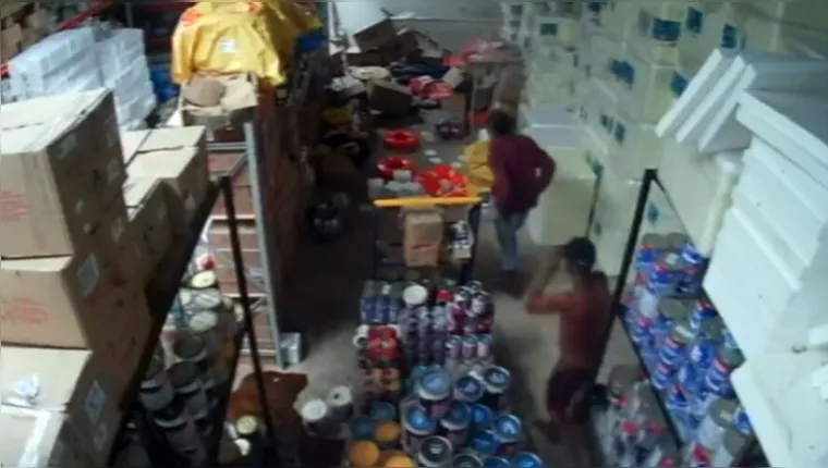 Imagem ilustrativa da notícia Vídeo: quarteto invade e rouba loja no Ver-o-Peso
