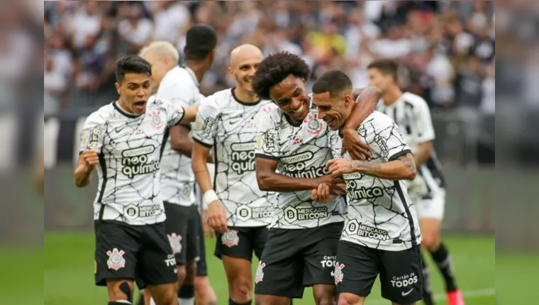 Imagem ilustrativa da notícia Corinthians vence, sobe para G-4 e Santos se aproxima do Z-4