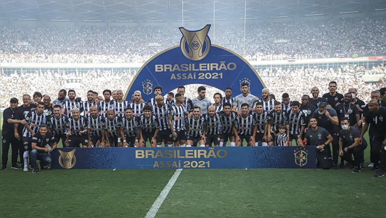 Imagem ilustrativa da notícia Festa! Atlético-MG vence e recebe taça de campeão brasileiro
