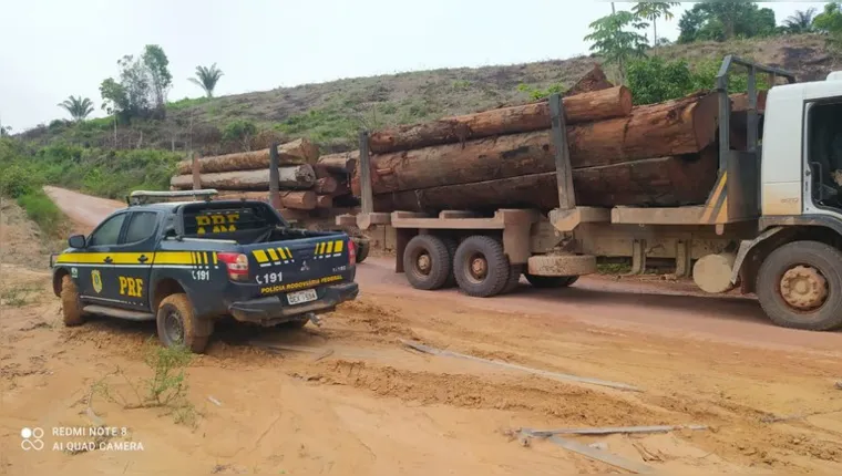 Imagem ilustrativa da notícia PRF apreende cerca de 30m³ de madeira ilegal em Marabá