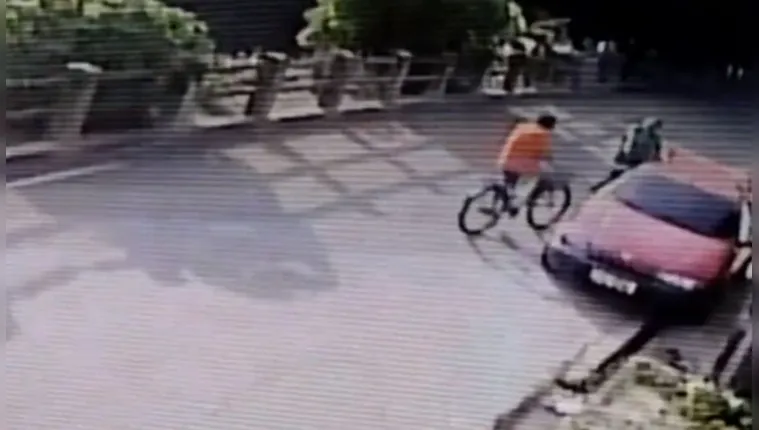 Imagem ilustrativa da notícia Vídeo:
câmera flagra assalto no canal do Galo