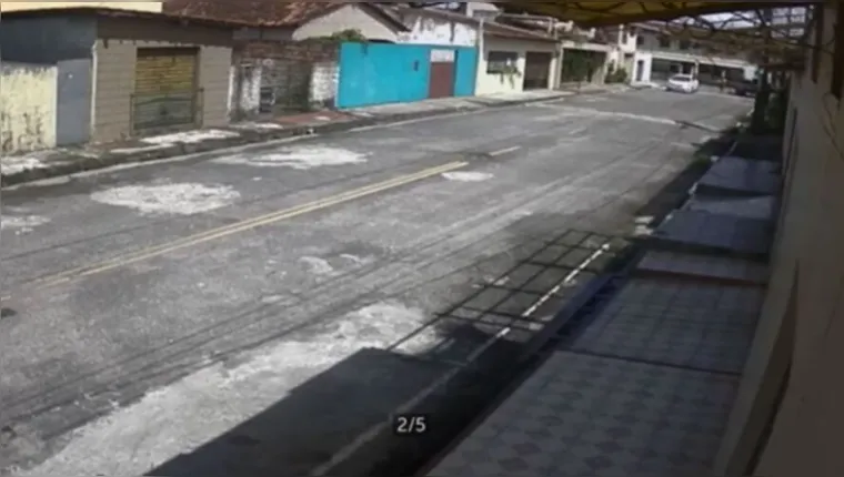 Imagem ilustrativa da notícia Vídeo: ladrão tenta invadir casa, mas é flagrado pela vítima
