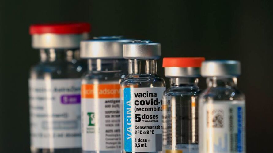 Frascos das vacinas contra a covid-19