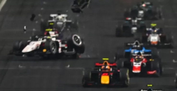 Imagem ilustrativa da notícia Vídeo: Fittipaldi e Pourchaire se acidentam na corrida da F2