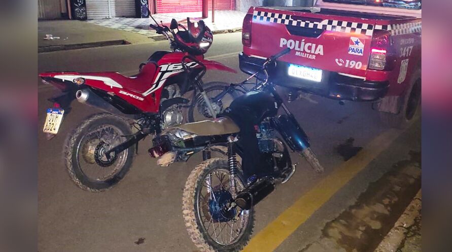 As duas motos roubadas foram encontradas na casa do suspeito 