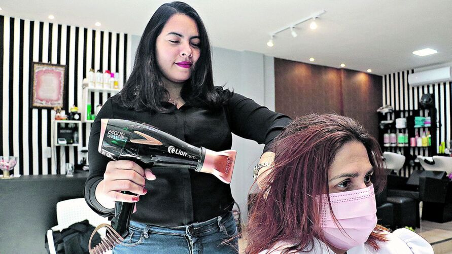Imagem ilustrativa da notícia: Salões e barbearias tentam economizar na conta de energia