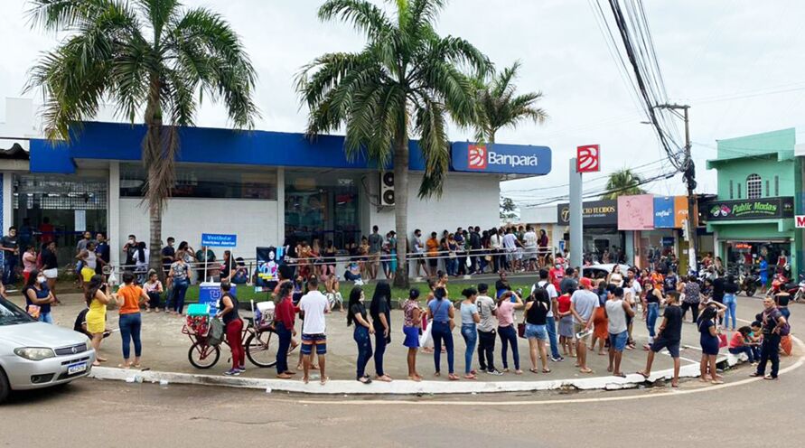 Quem esteve no centro de Tucuruí neste sábado se assustou com a quantidade de pessoas em uma fila que dobrava o quarteirão