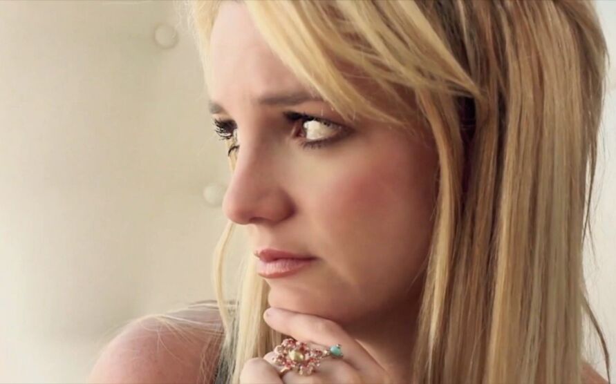 Britney Spears &quot;riu e chorou ao mesmo tempo&quot; quando a ju&#237;za Brenda Penny determinou o fim de sua tutela ap&#243;s 13 anos.