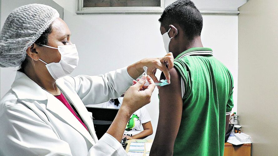 Em Belém, unidades de saúde e postos itinerantes oferecem doses. 