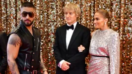 Maluma, Owen Wilson, and Jennifer Lopez nas locações de "Case Comigo" 