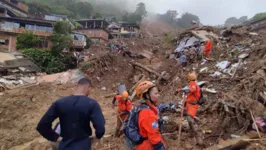 O cenário desolador do Morro da Oficina dá a dimensão da tragédia causada pela chuva