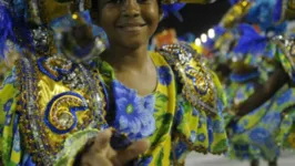 Criança em desfile de Carnaval.