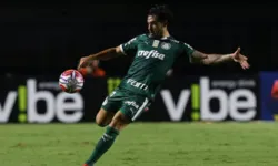 Santos apresentou nesta terça-feira (11) o meia-atacante Ricardo Goulart. O jogador de 30 anos, que estava no Guangzhou Evergrande (China)