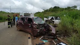 Imagem ilustrativa da notícia Batida de frente entre dois carros faz 8 vítimas na BR-010