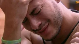 Arthur aos prantos após a desistência de Abravanel