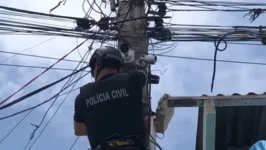 Câmeras foram instaladas no alto de postes no bairro Alto Boqueirã