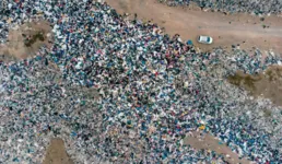 Extensão de roupas toma boa parte do deserto