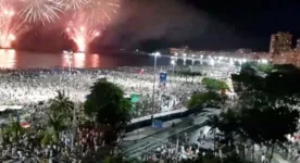 Segundo a Polícia Militar, um homem armado com uma pistola foi preso em flagrante, na altura do posto 4. Outro homem foi preso após roubar um cordão na avenida Atlântica.