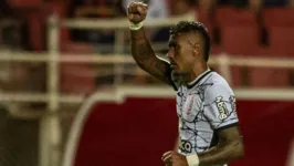 Paulinho foi o autor do gol da vitória do Timão