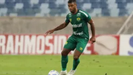 O atleta seria mais uma opção de volante no Papão.