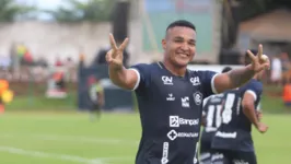 Jogador atuou apenas em três jogos oficiais