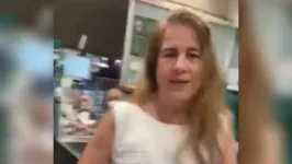 Mulher tentou agredir outra cliente que filmava o barraco