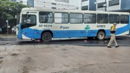 Imagem ilustrativa da notícia Motociclista sai ileso de grave acidente com ônibus em Belém