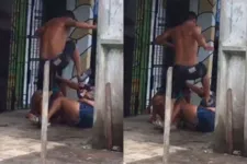 Imagem ilustrativa da notícia Vídeo: homem espanca mãe e filha e só para ao ser agredido