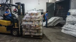 Governo do Estado enviou ao município mais cestas de alimentos, colchões e kits de higiene e limpeza