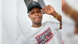 Moïse Kabamgabe foi espancado até a morte dentro do quiosque que trabalhava