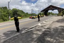 Tráfego de veículos segue normalmente pelo pórtico de Mosqueiro.