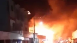 Fogo intenso tomou conta de rua em Porto de Moz