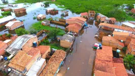 Centenas de famílias estão tendo que deixar as suas casas por conta das cheias do rio